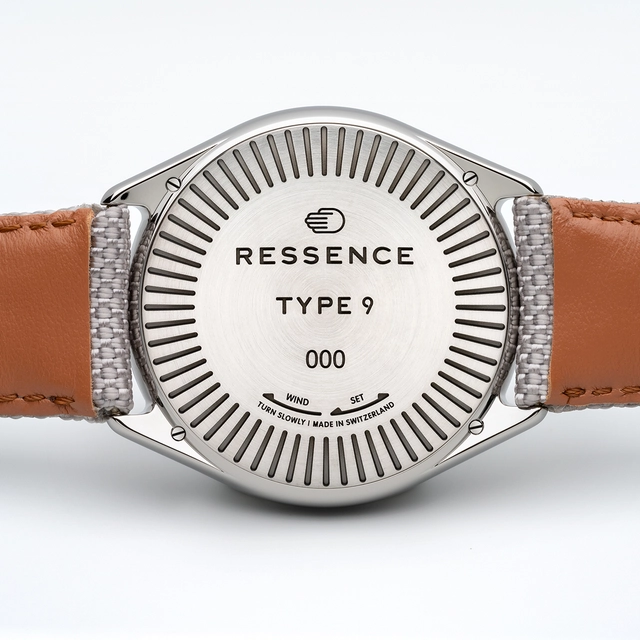 Ressence Type 9, geschlossener Gehäuseboden