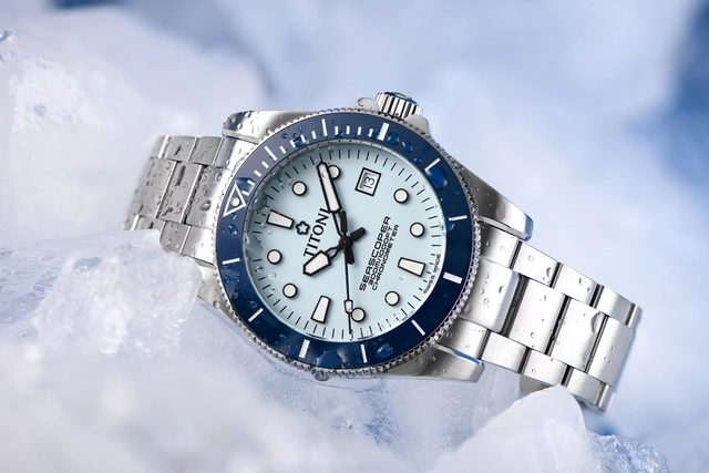 WatchTime_Titoni_Seascoper_83300_S_BE_718_Ice_Blue