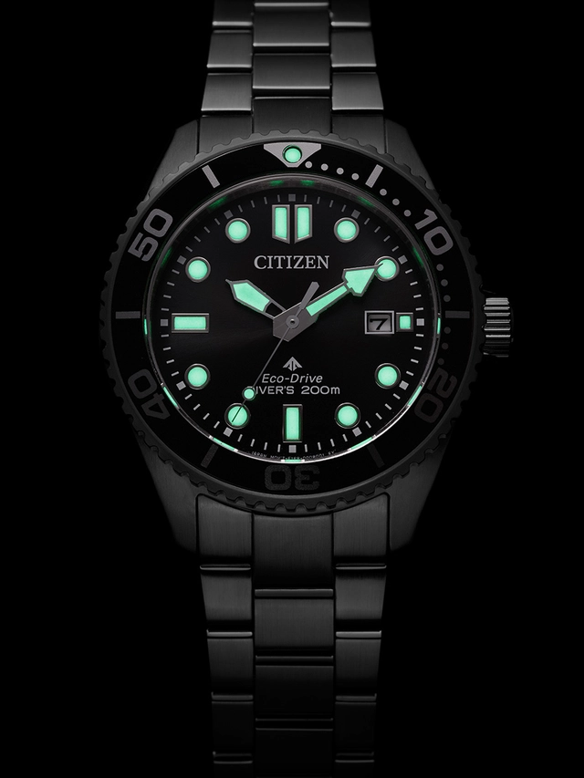Citizen_Promaster_Eco-Drive_Diver_200M_BN0261-51E_Nacht.jpg Citizen Promaster Eco-Drive Diver 200M, Ref. BN0261-51E nachleuchtendes Zifferblatt