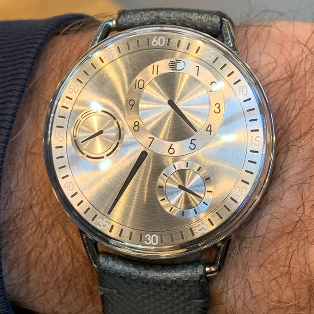 WatchTime Düsseldorf 2022: Besucher Wristshot Ressence WatchTime Düsseldorf 2022: Besucher Wristshot Ressence