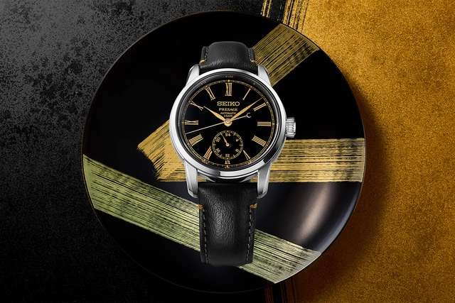Seiko_Presage_Classic_Series_Craftsmanship_Urushi_SPB499_Beauty Seiko Presage Classic Series „Craftsmanship“ Urushi SPB499 vor Hintergrund