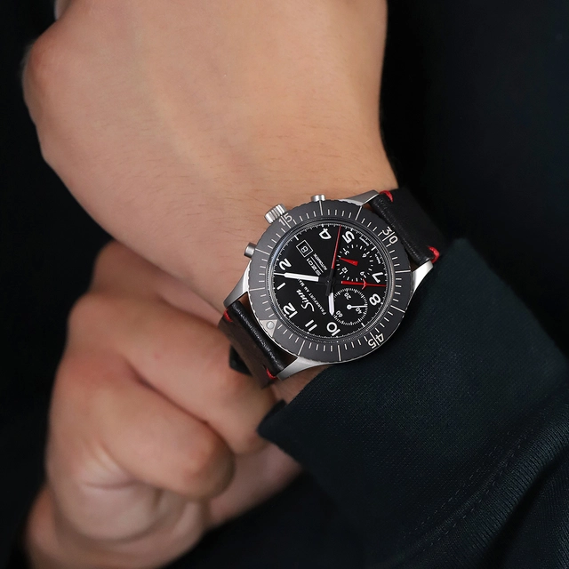 Sinn-1561-Wristshot.jpg Sinn 156.1 am Handgelenk