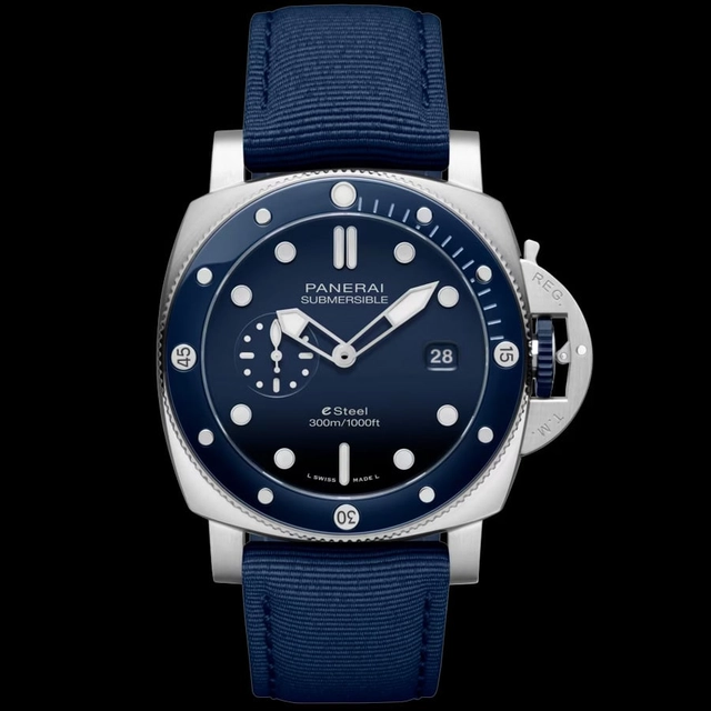 Panerai-Submersible-QuarantaQuattro-Blu-Profondo-PAM01289-.jpg