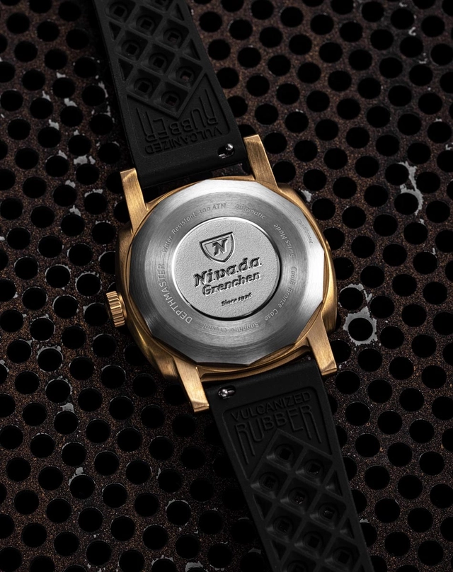 Nivada-Grenchen-Depthmaster-Bronze-Boden.jpg Nivada Grenchen Depthmaster Bronze Stahlboden