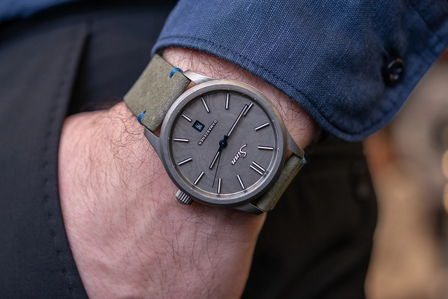 Sinn Spezialuhren 1800 Titandamaszener