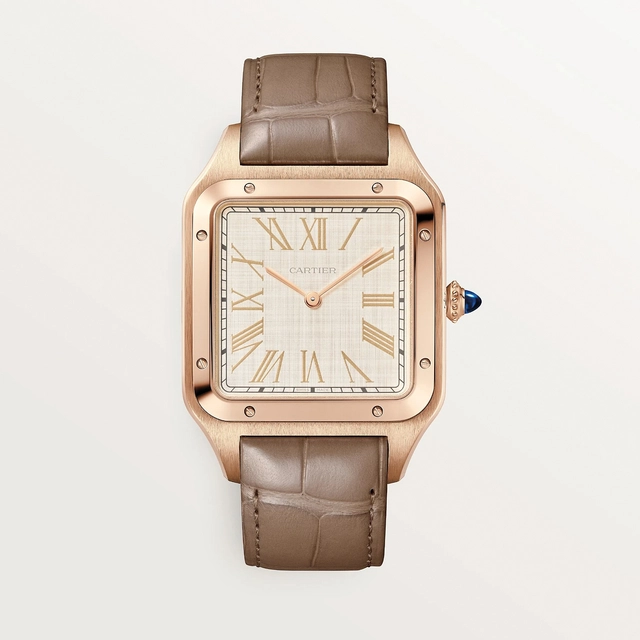 Cartier Santos-Dumont, XL Modell, mit Handaufzug, Kaliber 430 MC. Gehäuse aus 750er Roségold, Zifferblatt mit Leinenoptik Cartier Santos-Dumont, XL Modell, mit Handaufzug, Kaliber 430 MC. Gehäuse aus 750er Roségold, Zifferblatt mit Leinenoptik