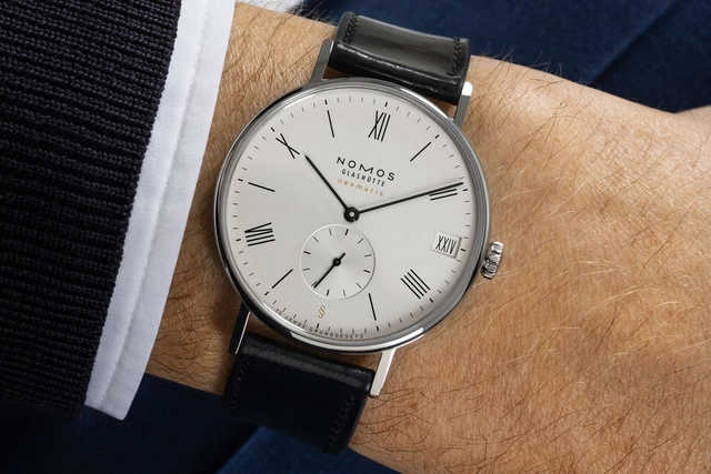 Nomos Glashütte: Limited Edition Ludwig – 75 Jahre Grundgesetz von 40,5 Millimetern Durchmesser und mit dem Datumskaliber DUW 6101 