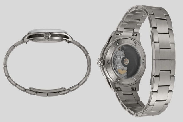 Seitenansicht und Armband der S2Ti Swiss Made Automatic 38mm von Timex