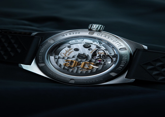 Glashuette_Original_SeaQ Sapphire Crystal Case Back