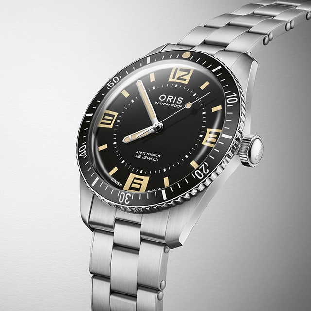 Oris Divers Sixty-Five 60th Anniversary Edition, Edelstahluhr seitlich