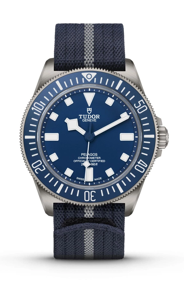 Tudor: Pelagos FXD am Textilband