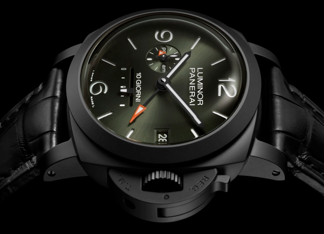 Panerai Luminor Dieci Giorni GMT Ceramica PAM01483 liegend