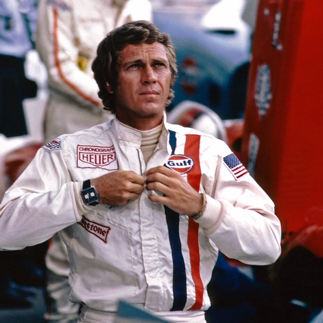 Steve McQueen trägt die Heuer Monaco während der Dreharbeiten zu Le Mans