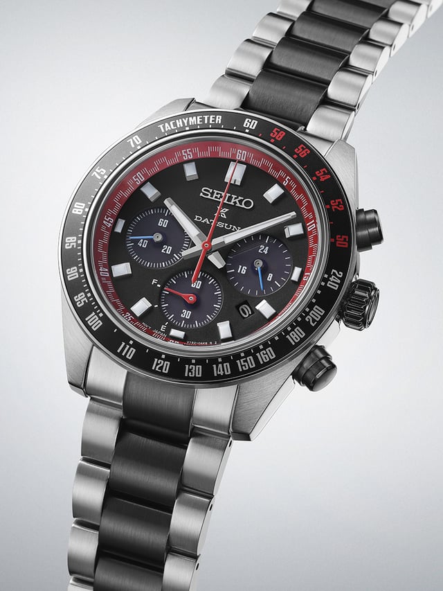 Seiko_Speedtimer_Solar_Chronograph_DATSUN_Limited_Edition_SSC957 seen from front
