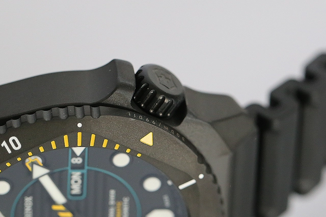 Griffige und verschraubte Krone der Dive Pro Griffige und verschraubte Krone der Dive Pro