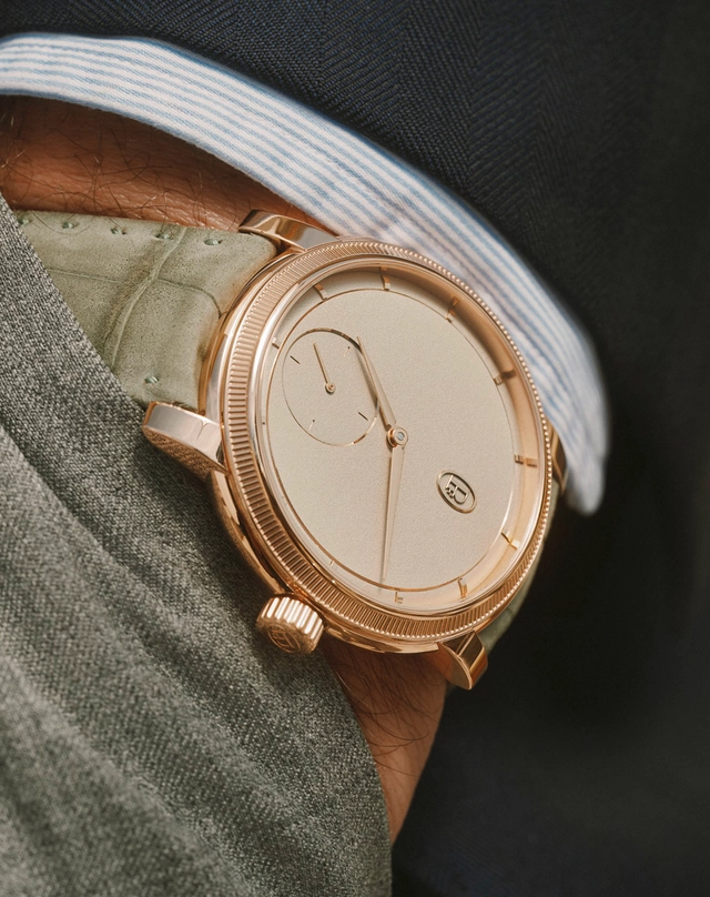 Parmigiani Toric Petite Seconde in Roségold Wristshot mit Hosentasche