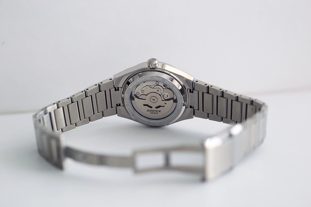 Blick ins Innere: Casio Edifice EFK-100-Serie