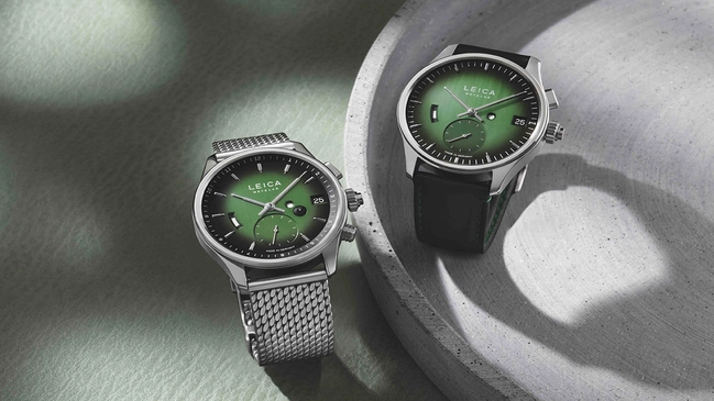 Leica Chronograph ZM1 und ZM2 in Urban Green, zwei Uhren