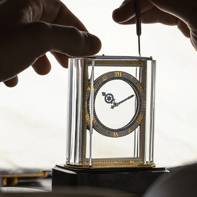 Cartier-Prize-Clock.jpg Cartier Uhrwerk Manufaktur (Prize for Watchmaking Talents of Tomorrow)