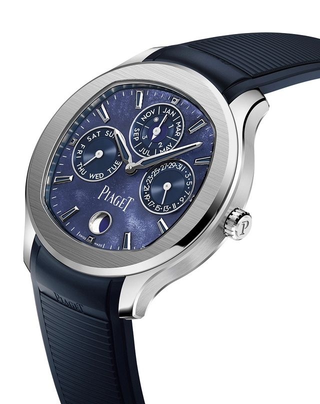 WatchTime-Piaget-PoloPerpetualCalendarObsidian-BlauKrone.jpg Piaget – Polo Perpetual Calendar Obsidian Blue, Weißgolduhr mit ewigem Kalender und blauem Kautschukband