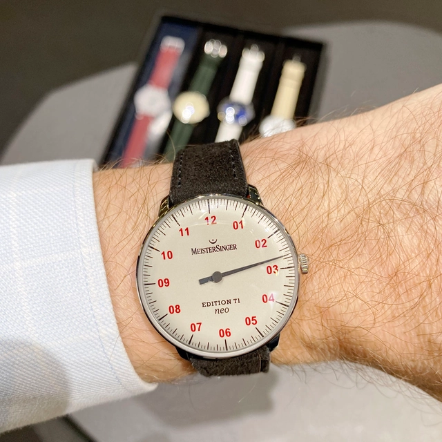 Meistersinger: Wristshot der Edition Neo T1