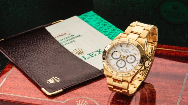 Zertifikat und goldene Rolex Daytona Front
