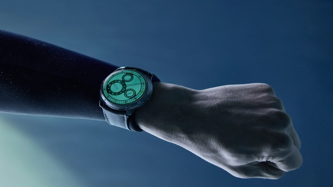 Ressence Type 5 L an einem Handgelenk