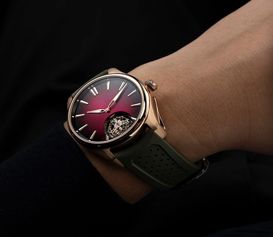 HMoser_Pioneer_Tourbillon_RG_Burgundy_Wristshot