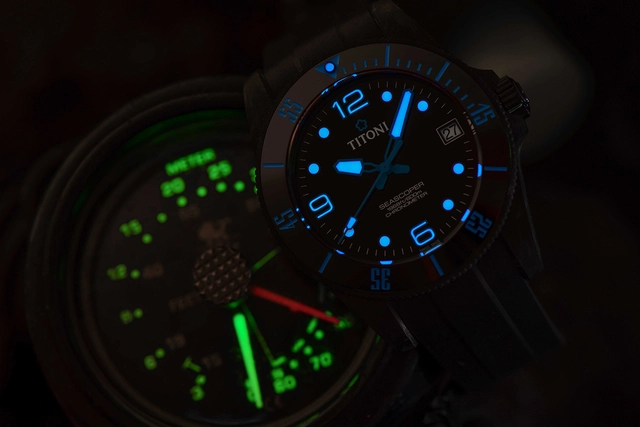 WatchTime-Titoni-Seascoper600CT-Dark.jpg Titoni Seascoper 600 CarbonTech
