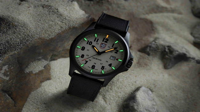 Luminox-Atacama-XL-1971-Moodshot