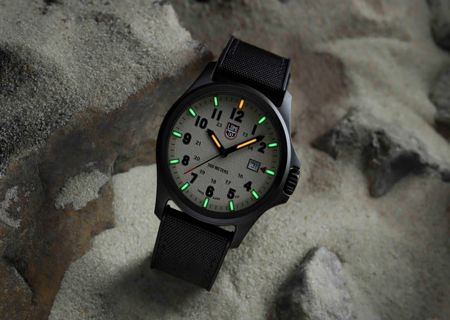 Luminox-Atacama-XL-1971-Moodshot