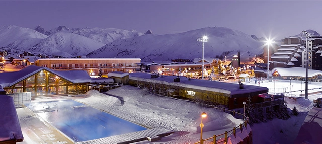 Laurent_Salino-Alpe_dHuez_Tourisme_Vue-générale-patinoire-(1).jpg