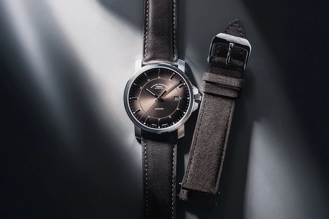 Mühle-Glashütte 29er mit samtbraunem Zifferblatt