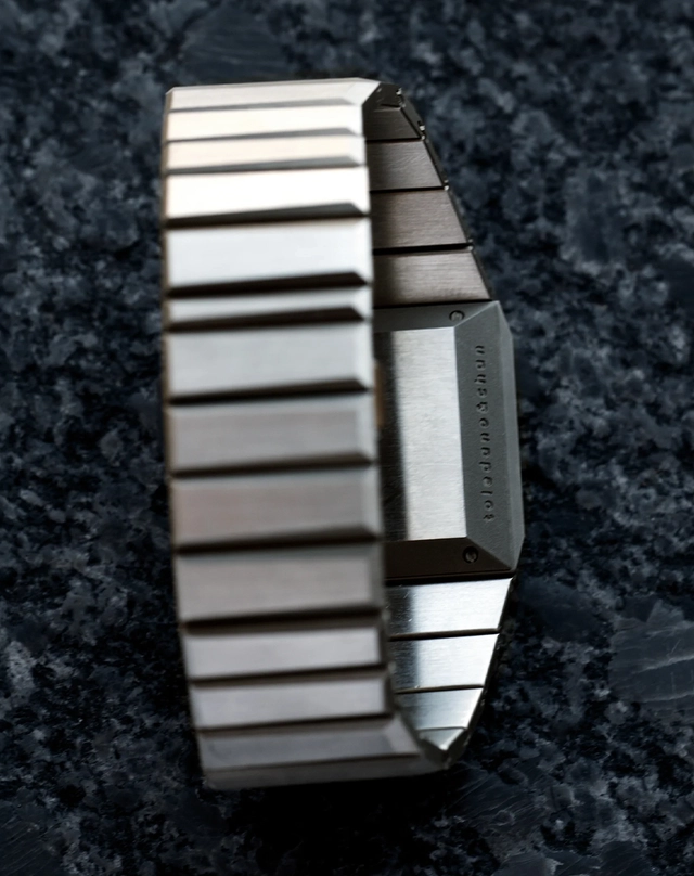 Toledano & Chan – b/1.2, Edelstahluhr mit Edelstahlband