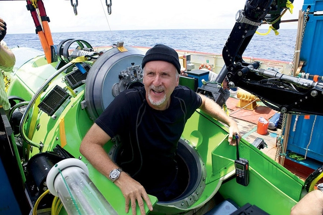 James Cameron im Tauchboot Deepsea Challenger