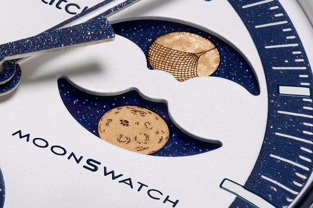 Swatch_MoonSwatch_SO33N701L__close-up_moonphase display