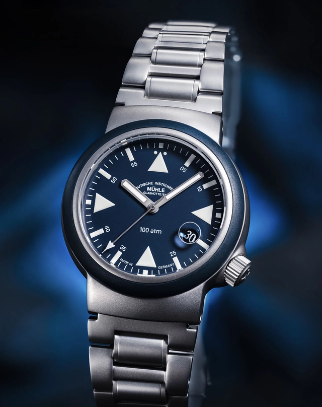 Muehle-SAR-Rescue-Timer-blau.jpg Mühle-Glashütte: S.A.R. Rescue-Timer mit blauem Zifferblatt und Stahlband