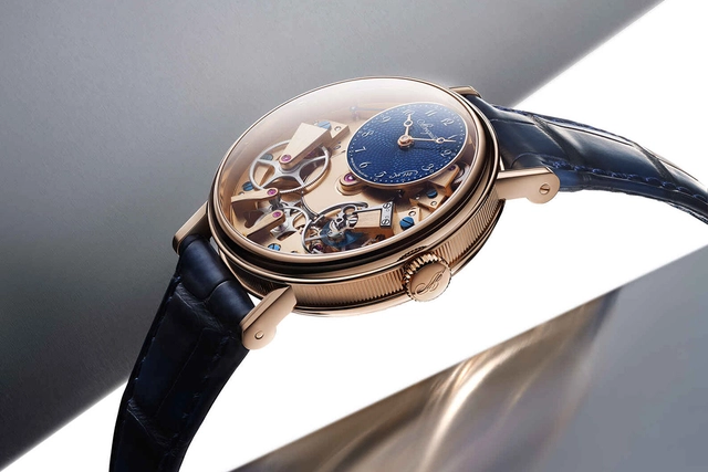 Breguet_Tradition_Seconde_Retrograde_7035_Profil.jpg Breguet Tradition Seconde Retrograde 7035 im Profil