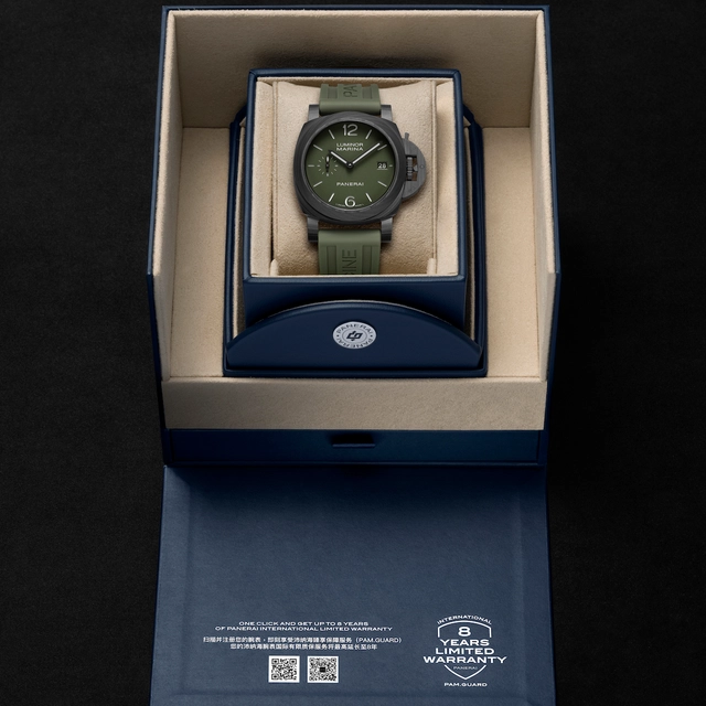 Panerai Luminor Quaranta Carbotech PAM01526 Verpackung der Panerai Luminor Quaranta Carbotech PAM01526
