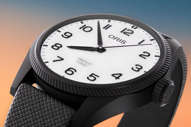 Oris Hölstein Edition 2025 liegend