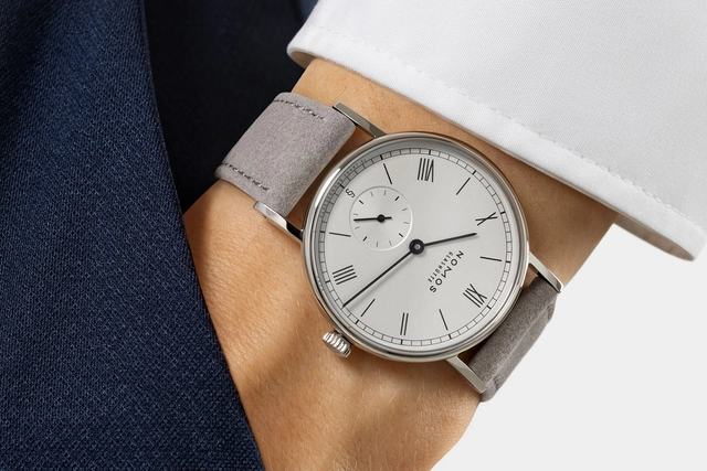 Nomos Glashütte: Limited Edition Ludwig – 75 Jahre Grundgesetz in 32,8 Millimeter Größe und mit Handaufzugkaliber Alpha