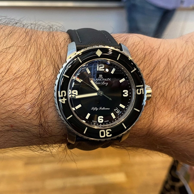WatchTime Düsseldorf 2022: Besucher Wristshot Blancpain Fifty Fathoms WatchTime Düsseldorf 2022: Besucher Wristshot Blancpain Fifty Fathoms