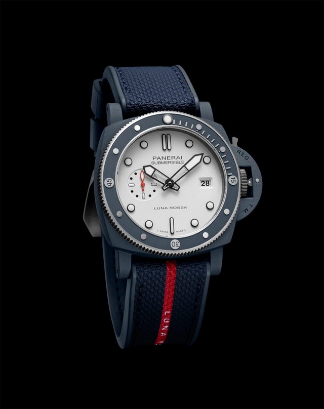 Panerai Submersible QuarantaQuattro Luna Rossa Ti-Ceramitech PAM01543 