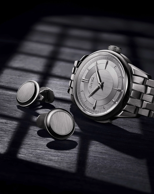 Biver Carillon Tourbillon Signature Series Titanium mit Manschettenknöpfen Biver Carillon Tourbillon Signature Series Titanium mit Manschettenknöpfen