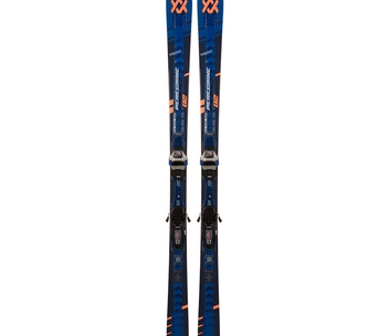 Ein Paar Ski von Völkl.