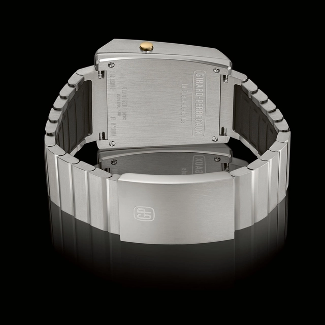 Girard-Perregaux: Casquette 2.0 Titan und Gold Boden