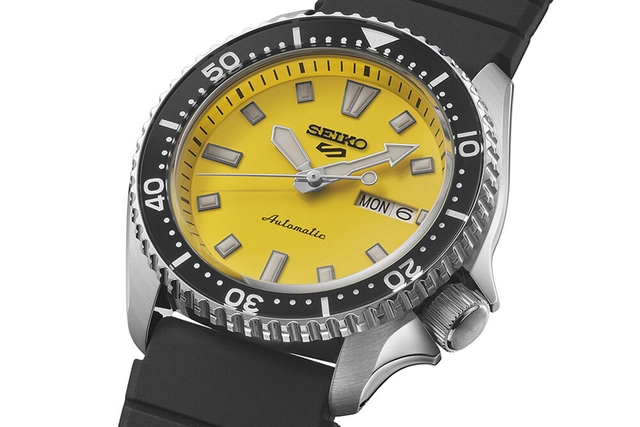 Seiko 5 Sports, Referenz SRPL87K1 mit gelbem Zifferblatt
