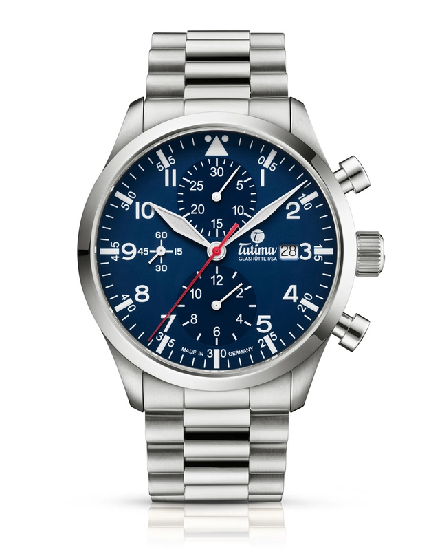 Tutima: Flieger Legacy T5 Chronograph in Titan mit Titanband und blauem Zifferblatt