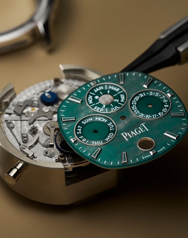 WatchTime-Piaget-PoloPerpetualCalendarObsidian-Montage.jpg Die Feinmechanik der neuen Polo Perpetual Calendar Obsidian Green mit ewigem Kalender