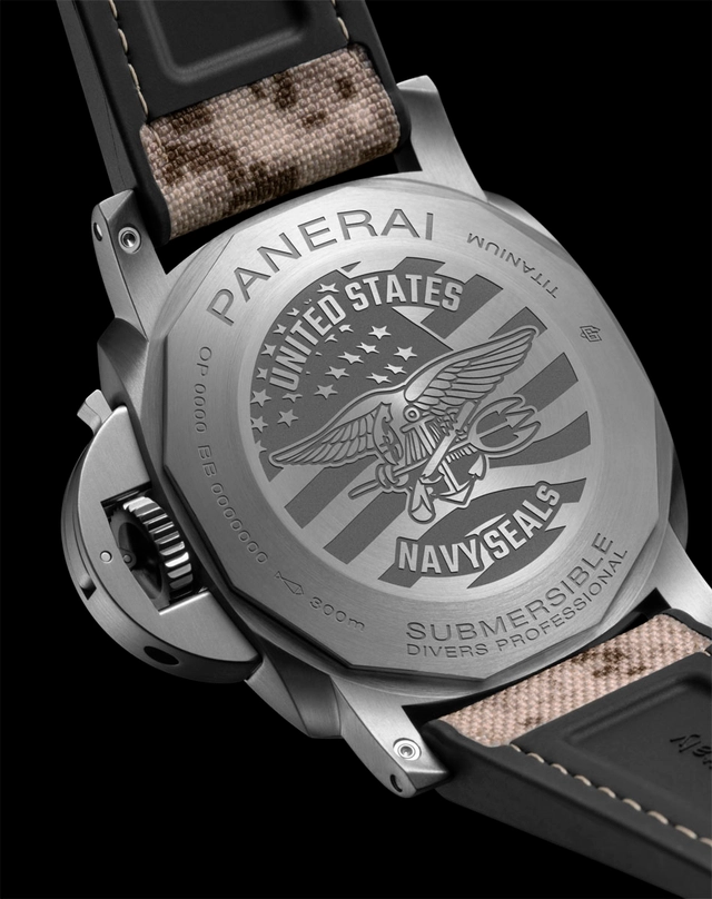 Panerai Submersible Navy Seals Titanio PAM01669 Boden